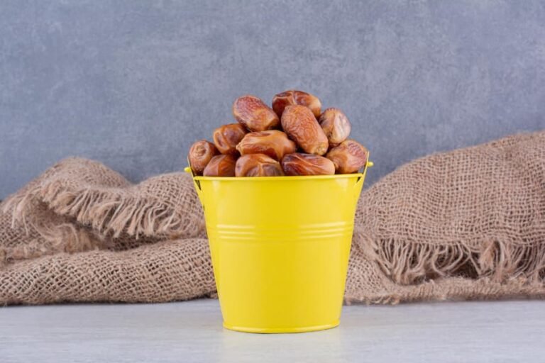 a Date Tin Keep Your Dates Fresh for Longer